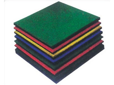 橡膠地墊價(jià)格參考與塑膠材質(zhì)對(duì)比